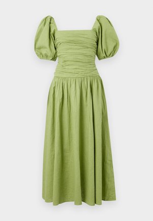 Robe en lin vert avec un décolleté carré, des manches bouffantes et une taille froncée. Jupe fluide qui s'étend jusqu'au mollet, avec une finition texturée.