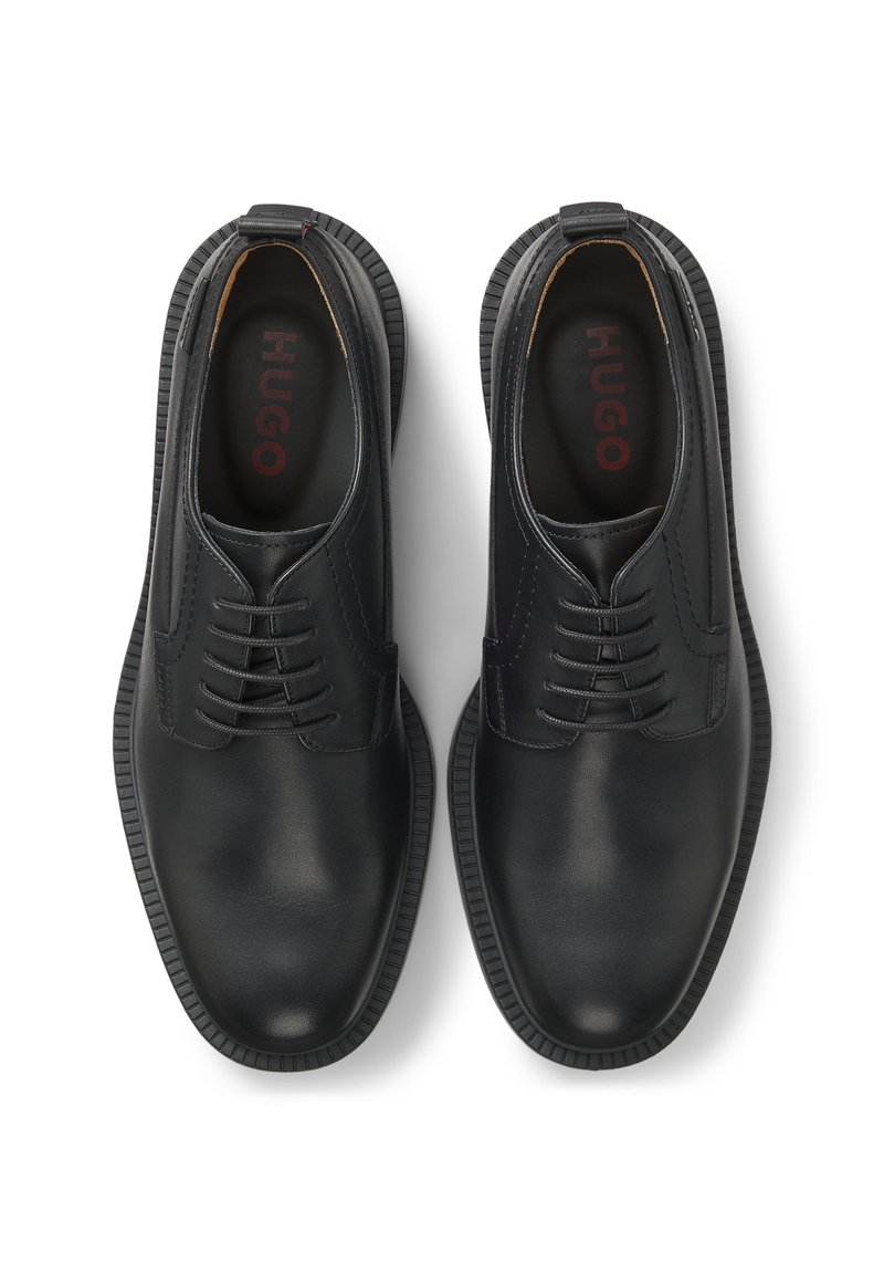 Oxford Scarpe Eleganti Uomo Hugo Boss BOSS Patent Leather Oxford Shoes With A Pointed Shape Black Oxford Scarpe Eleganti Uomo Hugo Boss BOSS Patent Leather Oxford Shoes With A Pointed Shape Black
