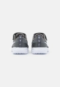 Nike Performance NIKE REVOLUTION 6 (TDV) - Sapatos para corrida em estrada - iron grey/white/smoke grey