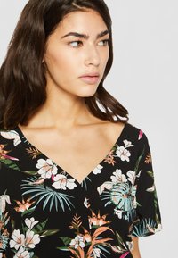 Urban Classics Jumpsuit - black tropical/mehrfarbig - Zalando.ch