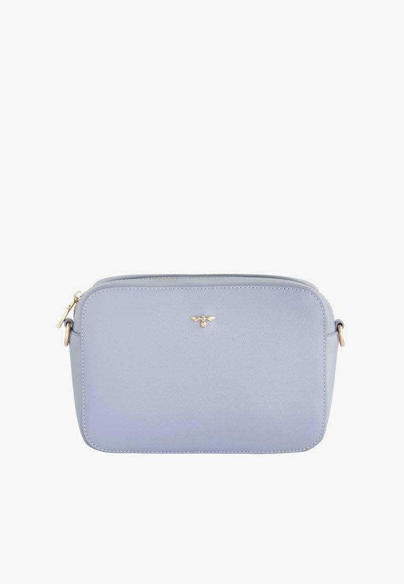 Borsa a tracolla rettangolare azzurro chiaro realizzata in materiale liscio. Presenta un piccolo emblema d'oro a forma di ape e una chiusura con zip.