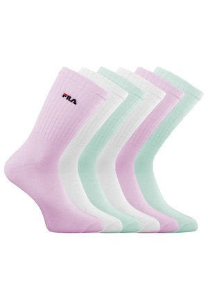 Six chaussettes côtelées mi-mollet en rose pastel, blanc et vert clair, avec un petit logo FILA sur le dessus de chaque chaussette.