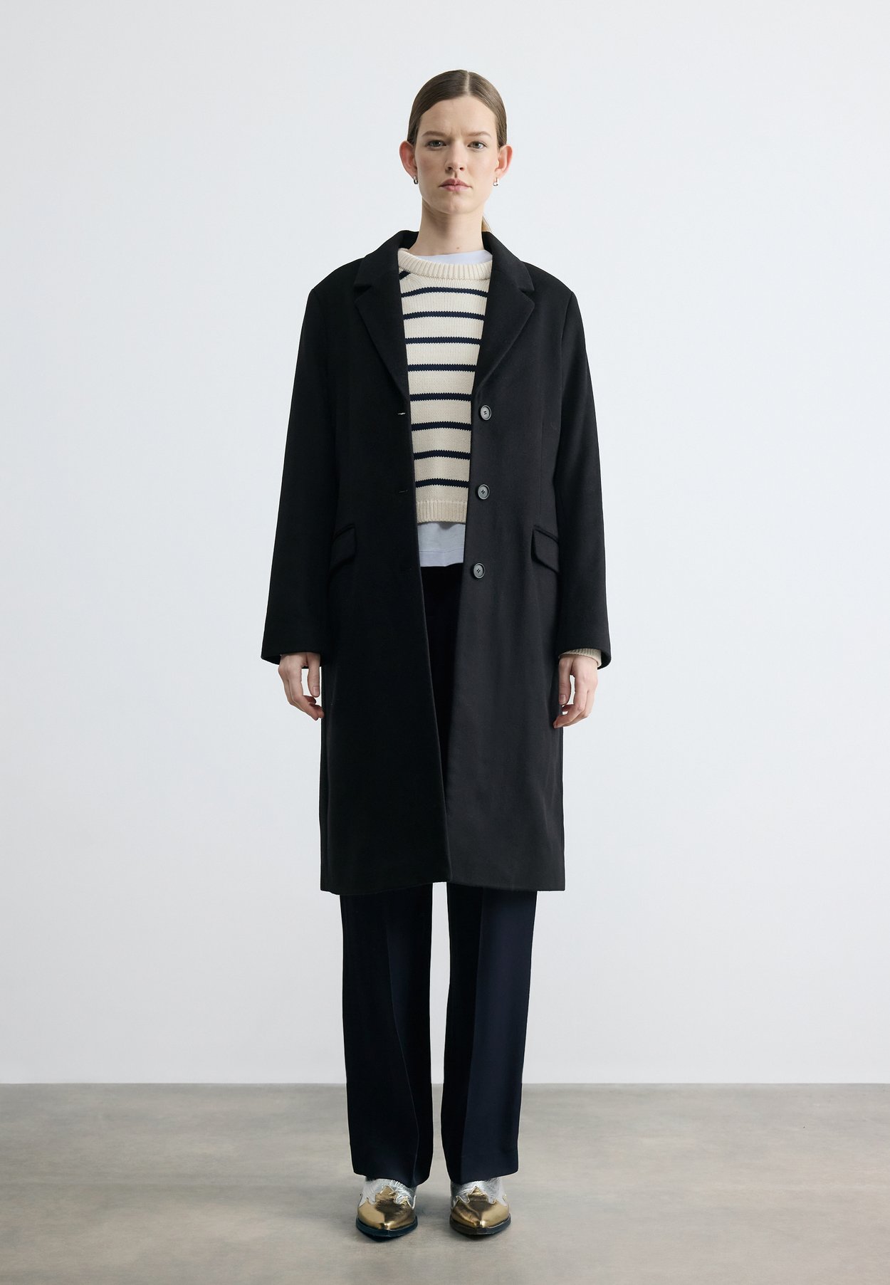 CLASSIC TAILORED COAT