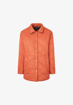 Giacca arancione trapuntata con colletto, bottoni rosa e due tasche frontali. Il design presenta un motivo a diamante e maniche lunghe.