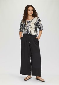 QS - T-shirt z nadrukiem