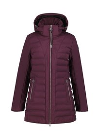 Chaqueta acolchada burdeos con alto cuello, cierre delantero con cremallera y dos bolsillos con cremallera; presenta un diseño texturizado y capucha ajustable.