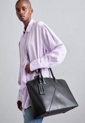 Victoria Beckham TOTE - Käsilaukku - black