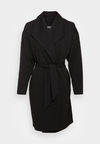 Sort slå-om frakke lavet af blødt stof med stor krave, lange ærmer og bindebånd i taljen. Rene linjer uden synlige mønstre.