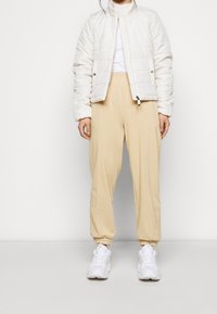 Vero Moda Petite Allvädersjacka - off-white