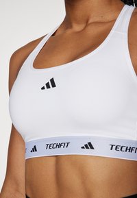 adidas Performance POWERREACT TECHFIT - Sports-BH-er med medium støtte - white