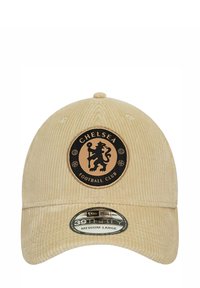 Beige Cord-Herrenmütze mit einem runden, schwarzen Chelsea Football Club-Logo auf der Vorderseite, einem gebogenen Schirm und dem Aufdruck "39THIRTY".