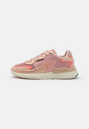 Trainers - pink