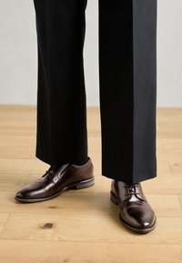 Unselected, dark brown