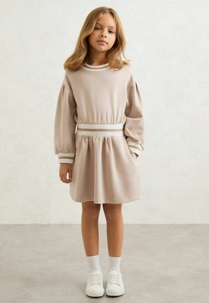 Reiss, Hverdagskjole - neutral