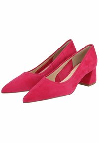 Tacchi in suede rosa con punta affilata e tacco a blocco. Il design è minimalista con superfici lisce e senza decorazioni visibili.