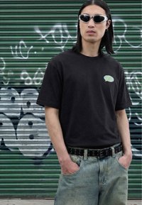 Rivvia Projects GLOBAL DISCOVERY - T-Shirt print - pigment black