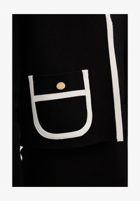 Non selezionato, Black