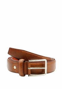 Cintura in pelle marrone caratterizzata da una texture liscia, bordi arrotondati e una fibbia in metallo argentato di forma rettangolare. Accentuata da dettagli di cucitura.