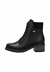 Botines de cuero negro con diseño de cordones, acento de tela texturizada en la parte superior y un tacón grueso con una suela ligeramente rugosa.