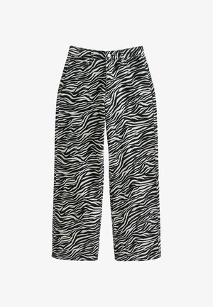 Zebra-print wijdere broek in een zwart-witte katoenmix. Heeft een hoge taille, zijzakken en een knoopsluiting.