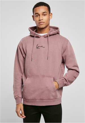 Pullover sweatshirt i dæmpet lyserød stof med en frontlomme, justerbare snore og et lille sort broderet logo på brystet.