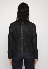 Freaky Nation Skinnjacka - black