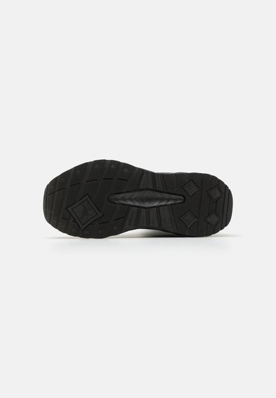 MCM SKYWANDER - Batai - black
