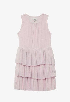 Lichtroze mouwloze jurk van een gestructureerde, glanzende stof. Heeft een geplooide bovenkant en drie lagen met ruches in de rok.
