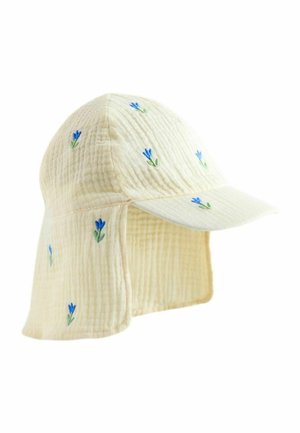 Krémová prešívaná čiapka s širokým klopou zakrývajúcou krk, zdobená malými modrými vyšívanými kvetmi.