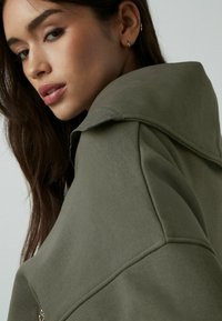 Next POPPER FRONT ELASTICATED HEM TONAL  - Poletna jakna - olive green