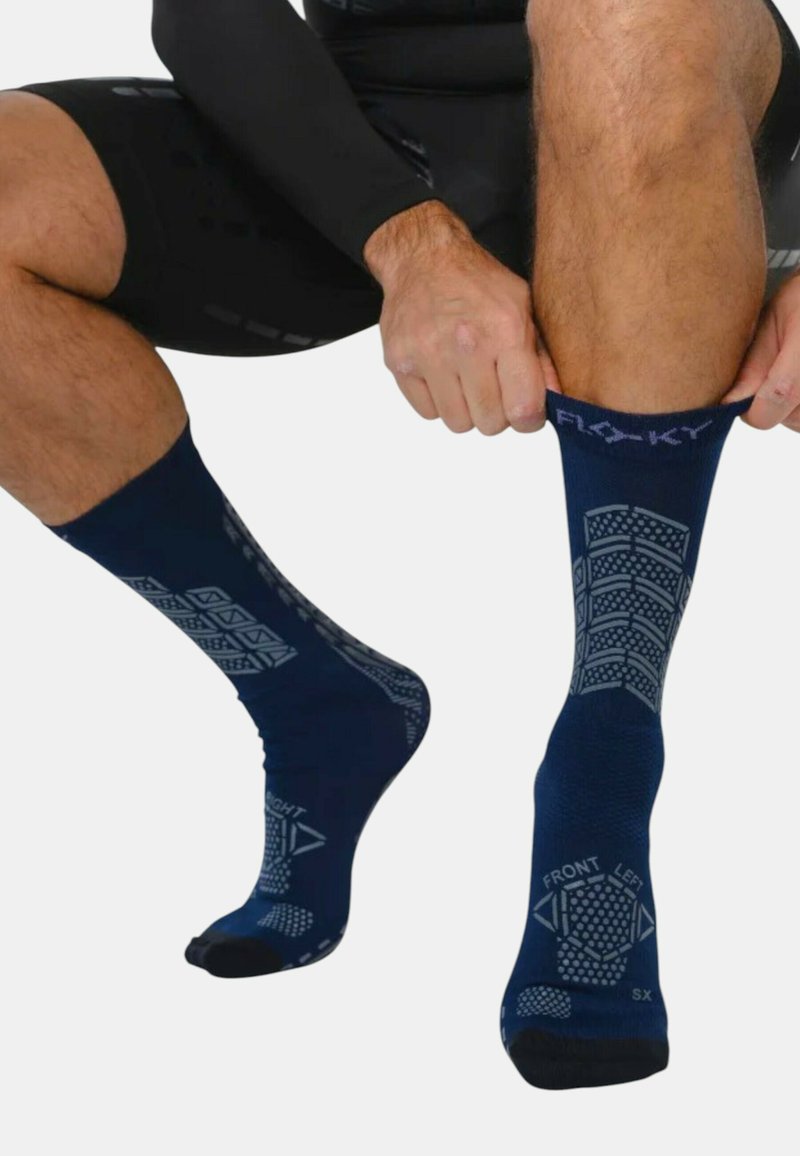 Le calze a compressione blu navy presentano design testurizzati, punta e tallone rinforzati, con segni per l'orientamento sinistro e destro.