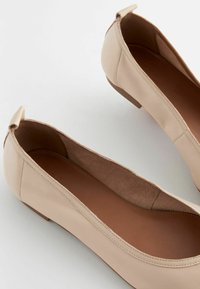 Next SIGNATURE SQUARE TOE  - Baleriinad - bone