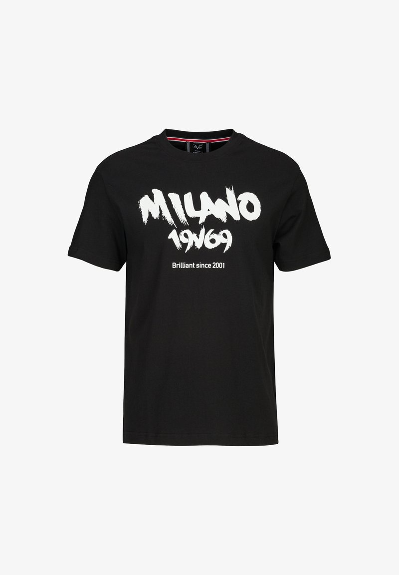 Schwarzes Baumwoll-T-Shirt mit fettem weißen Text "MILANO 19/69" und "Brilliant seit 2001" auf der Vorderseite bedruckt. Kurze Ärmel und Rundhalsausschnitt.