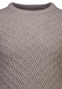Lichtbeige trui met een gestructureerd ruitpatroon en een geribbelde ronde hals. Gemaakt van zacht breimateriaal, geschikt voor casual draag.