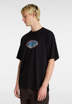 Musta puuvillainen t-paita lyhyillä hihoilla, jossa on monivärinen "Vans"-logo rinnassa ja rento mittasuhde.