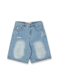 Lichtblauwe denim shorts met verwerkte plekken, voorzien van een vredessymbool patch aan de voorkant en een ontspannen pasvorm.