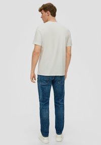 s.Oliver MIT FRONT - T-Shirt print - weiß