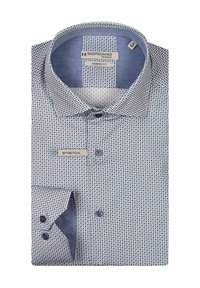 Chemise à motifs bleus et blancs avec une coupe moderne, présentant une texture douce, un col boutonné et une étiquette "Stretch".