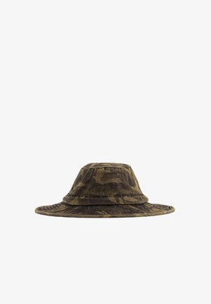 Camouflage-patterned wide-brim bucket hat in shades of green and brown on a white background.