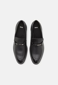 BOSS TAYIL GRPRHW - Paelteta kingad - black