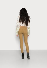 ONLY Petite Kalhoty - brown