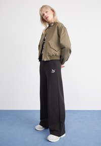 Puma RELAXED  czarny