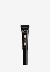 NYX Ultimate Shadow & Liner Primer i en svart pressflaska med svart lock; har vit och guld text; 8 mL storlek.