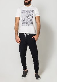 Jack & Jones - JJCOPUSH - Pantalon de survêtement - black Image miniature 1