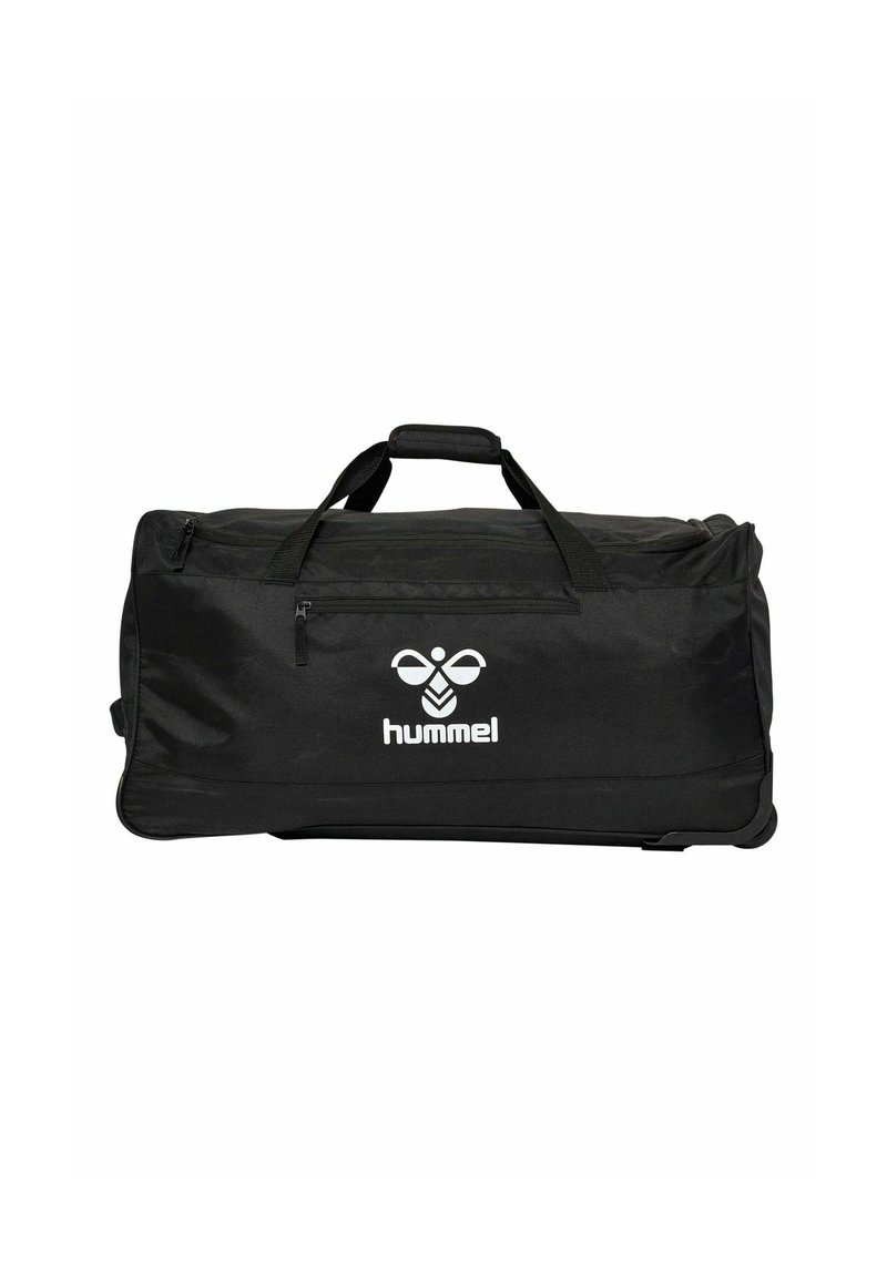 Sort duffel bag med en lynlåsåbning, to håndtag og en forlommer. Har et hvidt "hummel" logo og en struktureret stofoverflade.