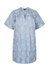 Tunique en coton bleu clair à manches courtes, ornée de broderies blanches complexes avec des motifs circulaires et floraux, et d'un col mandarin.