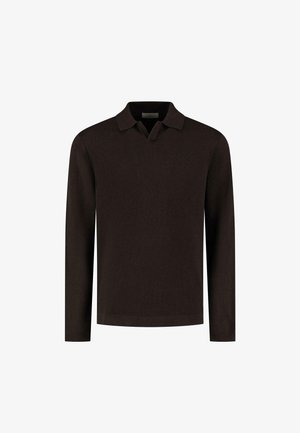 Pullover marrone a maniche lunghe con un design a maglia testurizzata, caratterizzato da un colletto a punta e un scollo a V. Silhouette semplice e aderente.