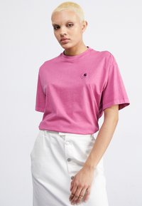 Carhartt WIP NELSON - Jednoduché tričko - magenta