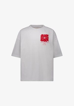 Wit oversized T-shirt met een ronde hals. Voorzien van een rood bloemenmotief en de tekst "ENDLESS SUMMER VIBES" links op de borst.