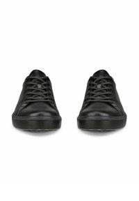 Schwarze Ledersneaker mit abgerundetem Zehenbereich, flachen Schnürsenkeln und strukturierten Gummisohlen. Einfaches Design ohne zusätzliche Muster oder Akzente.